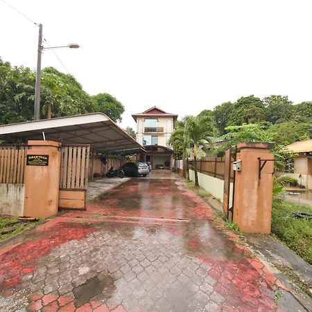 Oyo 90915 Ilham Villa Kampong Binjai (Kelantan) المظهر الخارجي الصورة